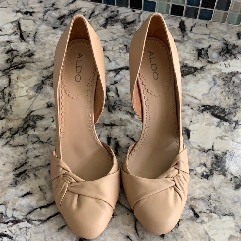 NUDE ELEGANT PUMPS